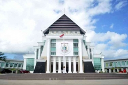 Kantor gubernur Sulawesi Barat. Sumber gambar: regional.kompas.com