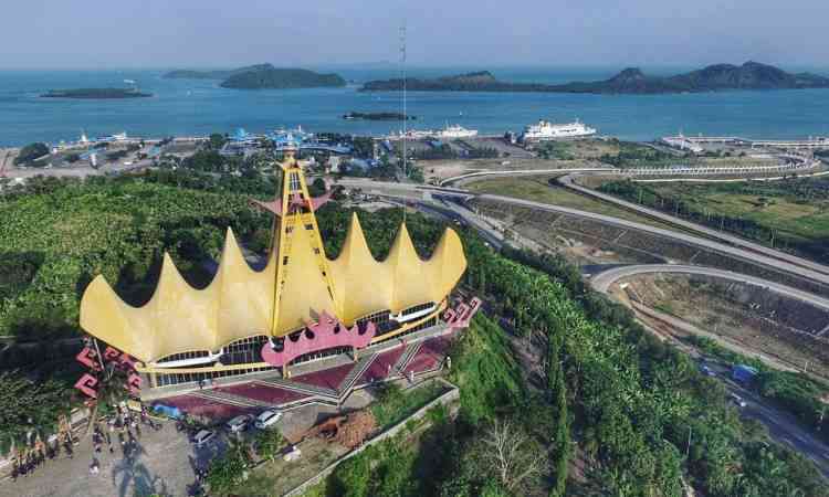 Menara Siger, Lampung. Sumber gambar: libur.co