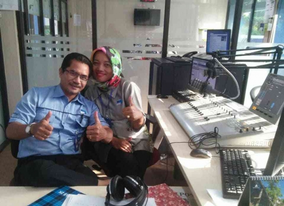 Mas Fadel Sigalingging dan Mba Ria Ardha, Penyiar Idola pendengar Radio RRI Kota Samarinda (Dokumen Istimewa/ RRI Kota Samarinda) 