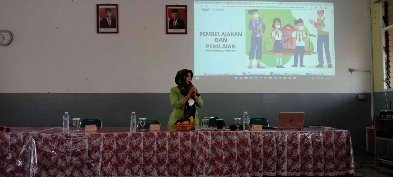 Ibu Hj. Rini Herlina, M.Pd. Fasilitator sekolah Penggerak, Pengawas Pembina Dinas Pendidikan Prov. Sumatera Selatan. Dok. Pribadi