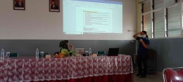 Presentasi Kelompok IPA, Ibu Lusia Hendarti, S.Si. Dok. Pribadi