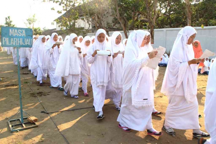 Kegiatan santri Almawaddah. Gambar: Pesantren putri Al-mawaddah Coper Mlarak Ponorogo (pesantrenputrialmawaddah.sch.id)