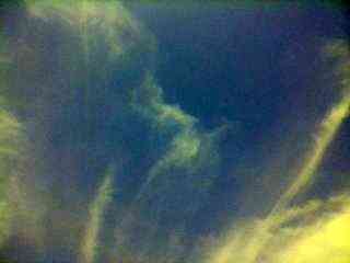 Langit biru di antara awan pada 11/09/2022 (Foto: Dokpri).