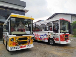 Bus Jogja Heritage Track yang bernama Bus Kraton dan Bus Malioboro (dok. pribadi)