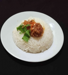 Nasi, sambal tomat, sledri dan brambang goreng (dokpri by IYeeS) 