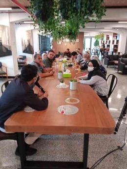 Diskusi admin medsos beberapa museum di kafe Museum Bank Indonesia (Sumber: Mas Ade)