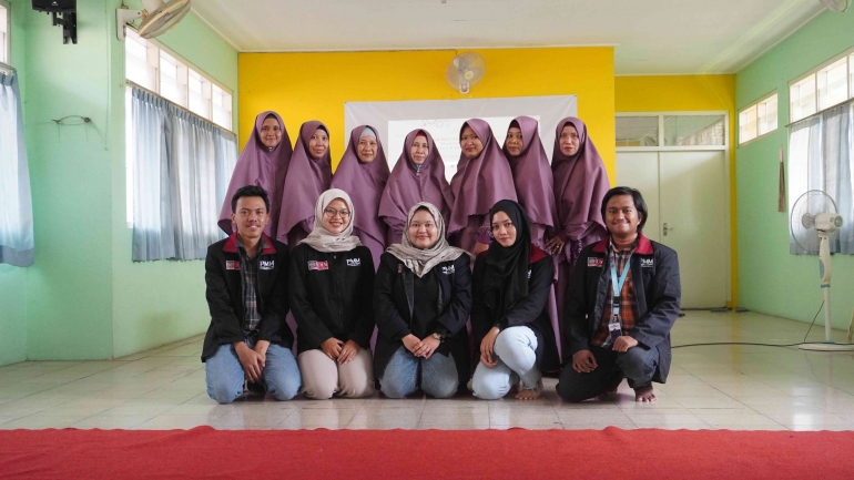 PMM UMM Kelompok 11 Gelombang 08 2022 bersama Pengajar TK Islam Bakti 1 YPBWI Gresik. | Foto: Ian Ardyanto