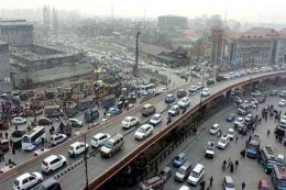 Lalu lintas di kota Srinagar, Jammu dan Kashmir, India. | Sumber: Precious Kashmir