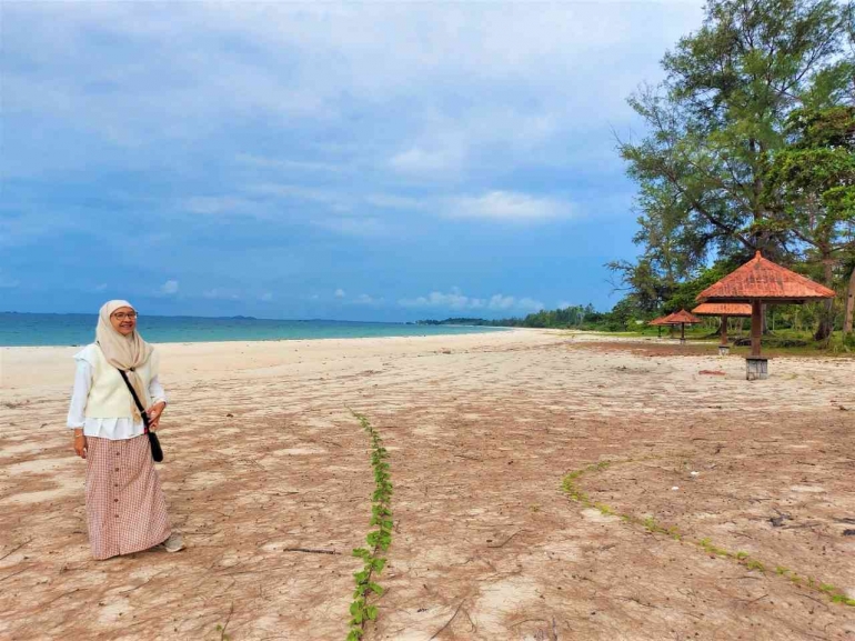 Pantai pasir putih di kawasan Legoi Bintan. Dokumen pribadi