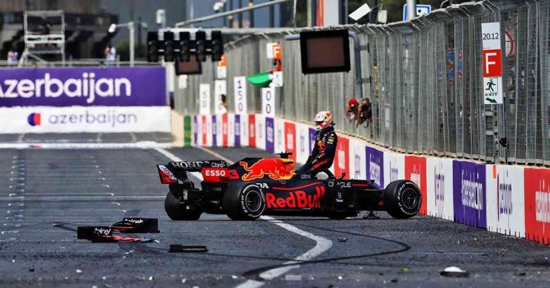 Verstappen crashes out of lead (planetf1)