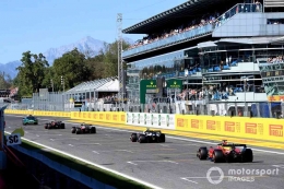 Safety Car picks up Verstappen (motorsport images)