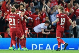 Para pemain Liverpool merayakan gol Mohammed Salah ke gawang Ajax: AFP/LINDSEY PARNABY via Kompas.com