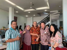 Foto bersama pak Haji  Andri dan Damanhuri Di Padang dok pribadi
