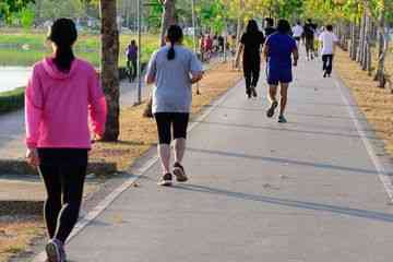 Jalan kaki baik untuk kesehatan (health.grid.id)