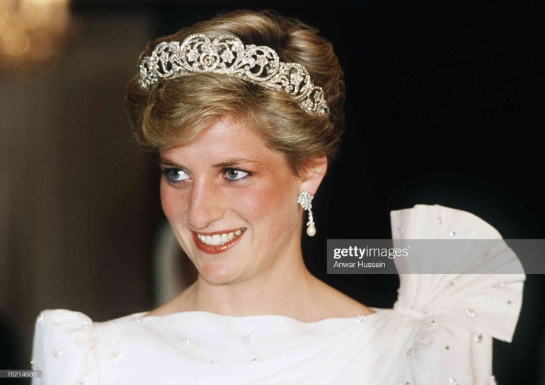 Lady Diana Spencer mengenakan Tiara Spencer. (Anwar Hussein/WireImage/Getty Images)