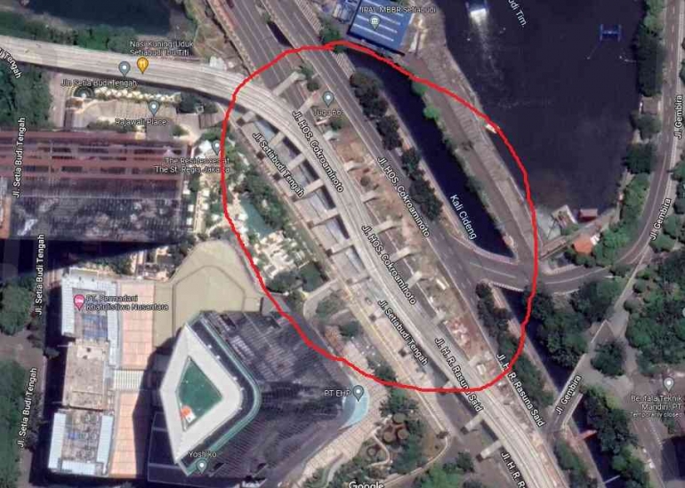 Tangkapan layar dari Google Map tanggal 15 September 2022.  Lokasi jalur LRT yang dimaksud di dalam lingkaran merah.
