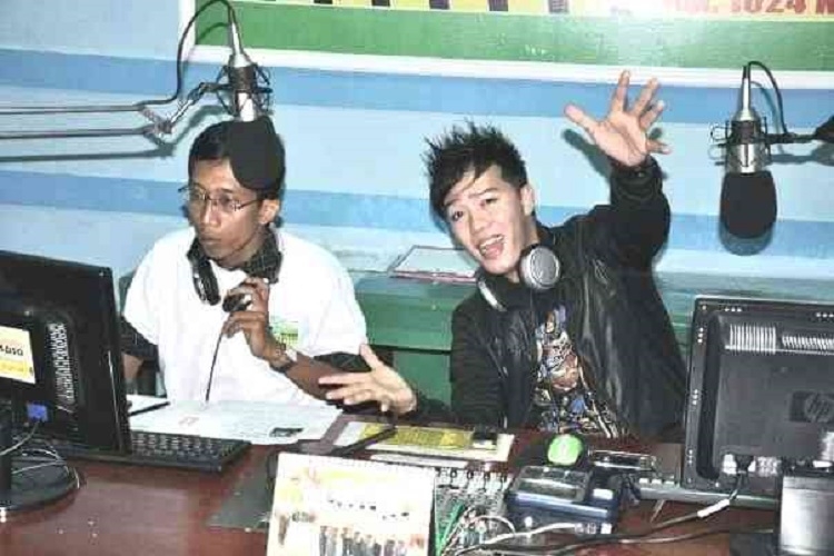 Saat On Air bareng Rury Repvblik | Foto Tahun 2011 Dokumen Pribadi