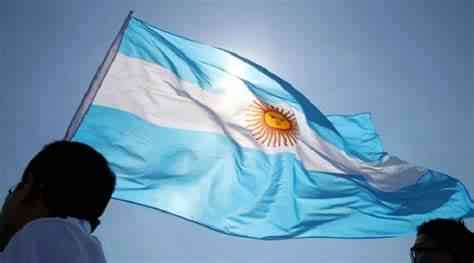 https://www.diariocuartopoder.com/los-que-queman-la-bandera-argentina-deben-ser-expulsados-del-pais/