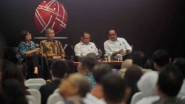 Alpino Kianjaya (berbaju batik) dalam diskusi CEO Focus 2017 Jakarta, Senin (6/11) I Sumber Gambar: Kompas