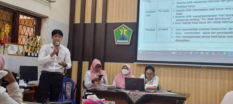 Diskusi penyusunan modul proyek.| Dokumentasi pribadi Any