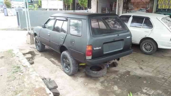 Mazda Vantrend, dari belakang pun tampak keren (dokpri)