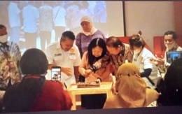 Acara pemotongan kue / kiriman Pak  Thamrin Dahlan