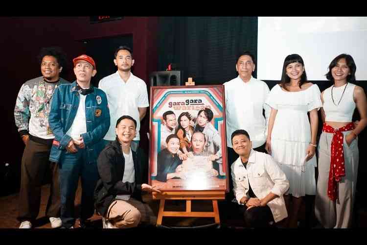 Para pemeran film Gara Gara Warisan yang berwarna, Sumber: Dok. Starvision Plus via Kompas.com     Baca juga: Review Ngeri Ngeri Sedap (2022): Perpaduan Indah Drama dan Komedi   
