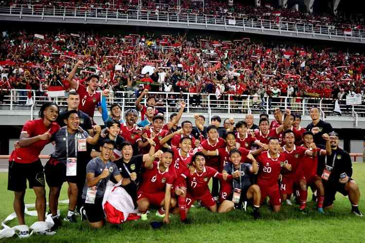 Timnas Garuda Nusantara U20 dipastikan lolos pada final piala Asia tahun depan setelah menaklukkan Vietnam pada laga terakhir di grup F, Sumber : Kompas.com