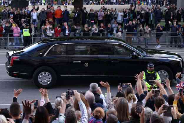  Biden dengan mobil kepresidenan Beast ke Westminster Abbey, tempat Ratu dibaringkan,  18/09/22. Foto oleh Dan Kitwood/Getty Images