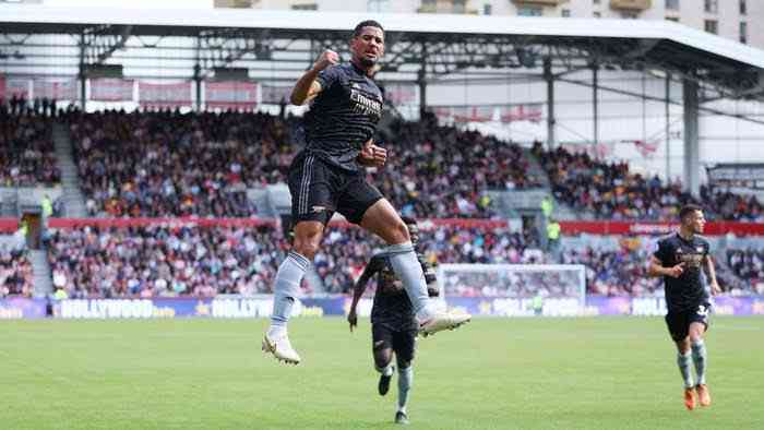 Selebrasi William Saliba setelah mencetak gol kegawang Brentford/Getty images