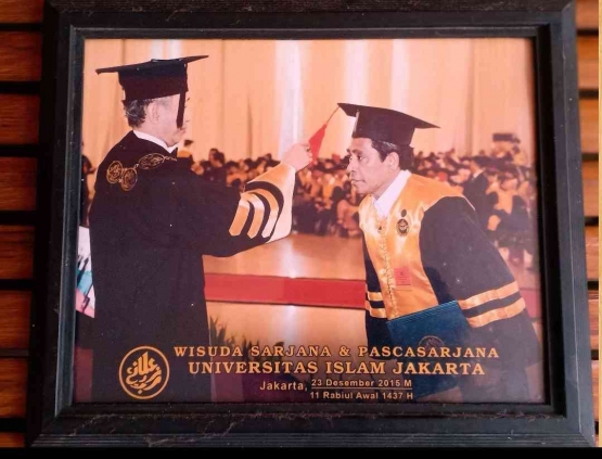 Diwisuda S2 Hukum di Universita Islam Jakarta (dok pribadi Nur Terbit)
