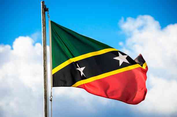 Bendera Saint Kitts dan Nevis (Kredit: istockphoto.com/KenWiedemann)
