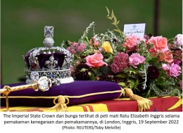 Image: Peti jenazah Ratu Elizabeth II menjelang dibawa ke pemakaman. (Photo: Reuter/Toby Melville)