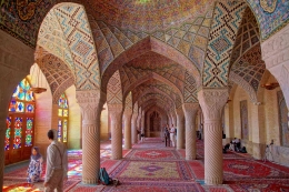 Masjid Nasir al-Mulk. Gambar oleh Matthias Engelbach dari Pixabay.