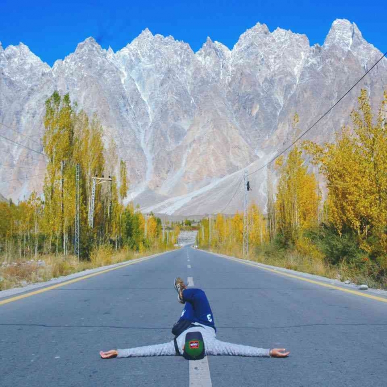 Billy saat mengunjungi Passu Cone, Upper Hunza.Gilgit Baltistan, Pakistan. Sumber gambar FB Billy Backpacker