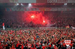 Foto: Pesta lolosnya Union Berlin ke liga utama Bundesliga usai bermain imbang dengan Stuttgart (vfb-bilder.de)