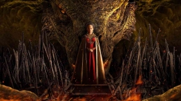 Putri Rhaenyra Targaryen dan naganya, Syrax, dalam poster TV series House of The Dragon. (Sumber : www.hbo.com)