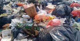 Kemasan-kemasan produk yang menjadi sampah wajib ditarik atau dibeli kembali oleh produsennya (Pasal 15 UUPS). Sumber: DokPri