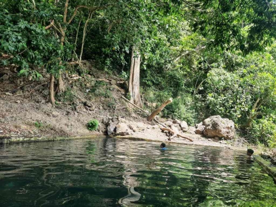 Mandi sepuasanya di Kucur.| Dokumentasi pribadi penulis