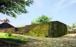 Salah satu dinding terluar benteng Somba Opu. Sumber: makassar.tribunnews.com