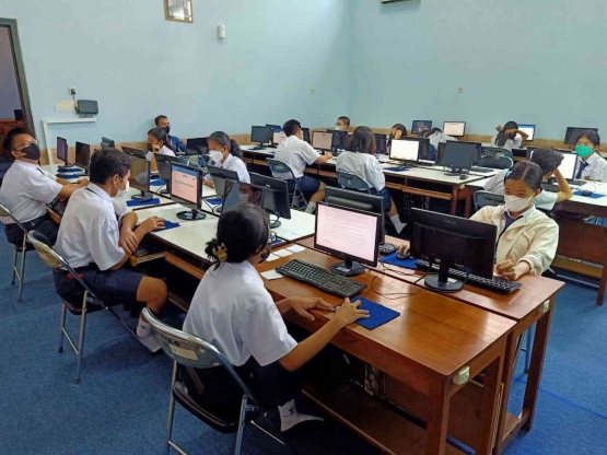 Semi Online sebagai mode yang dipilih SMP Tarakanita Magelang dalam ANBK 2022 (Dok. SMP Tarakanita Magelang) 