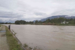 Curah hujan yang tinggi di wilayah hulu dapat membuat debit air sungai meluap.| Dokumentasi pribadi
