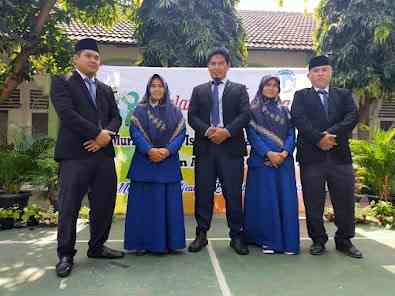 dokpri (tengah alm. Mr. Bambang) 