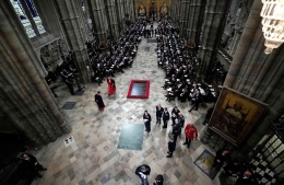 Sekitar 2000 tamu resmi menghadiri upacara pemakaman Ratu Elizabeth II di Westminster Abbey.| Sumber: AP/www.nypost.com