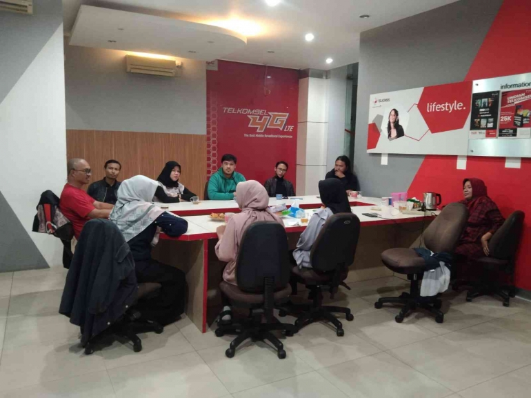 Diskusi model layanan TBM, Forum TBM Kota Bandung bersama Mahasiswa S2 Pendidikan Masyarakat Universitas Pendidikan Indonesia. Photo: Nicky Puspita