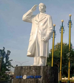 Patung Panglima Besar Jendral Sudirman di pusat kota Bantul. | Dokumen pribadi.