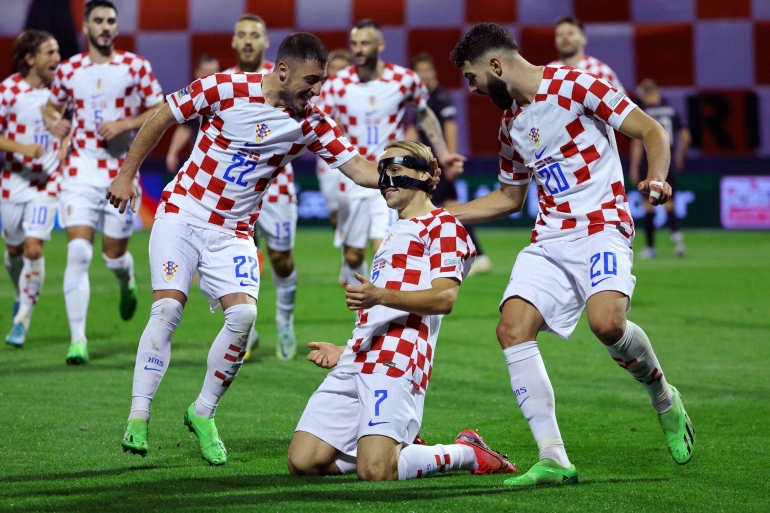 Para pemain Kroasia setelah mengalahkan Denmark 2-1 dalam pertandingan ke-5 Grup 1 Liga A UEFA Nations League (Sumber: https://twitter.com/EURO2024)