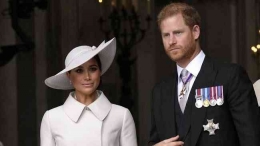 Pangeran Harry dan sang istri, Megan Markle saat menghadiri prosesi pemakaman Ratu Elizabeth II (sumber: news.detik.com/Novi Cristiastuti)