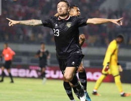potret selebrasi Marc klok pada gol pertama Indonesia pada babak petama ( Sc : Instagram / @pssi )
