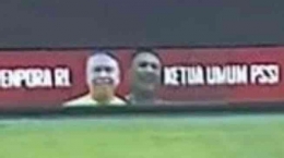 Tampilan wajah Menpora dan Ketum PSSI di papan iklan Stadion GBLA (Suara.com)
